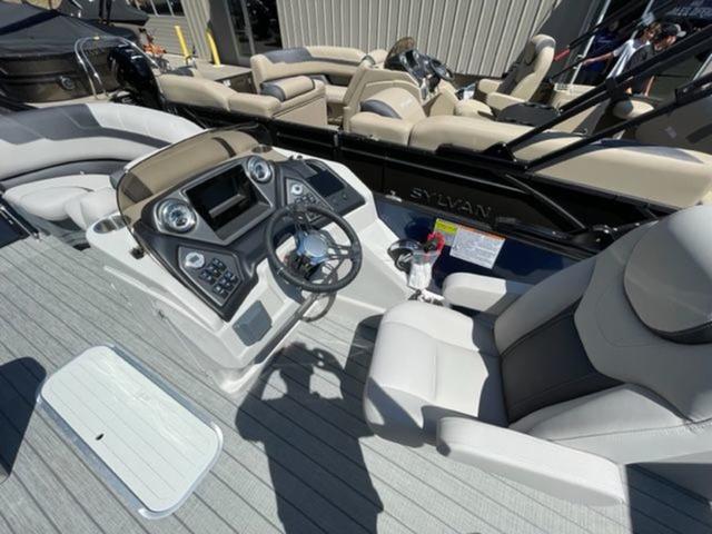 2022 Sylvan L-3 CLZ Tritoon - In Stock