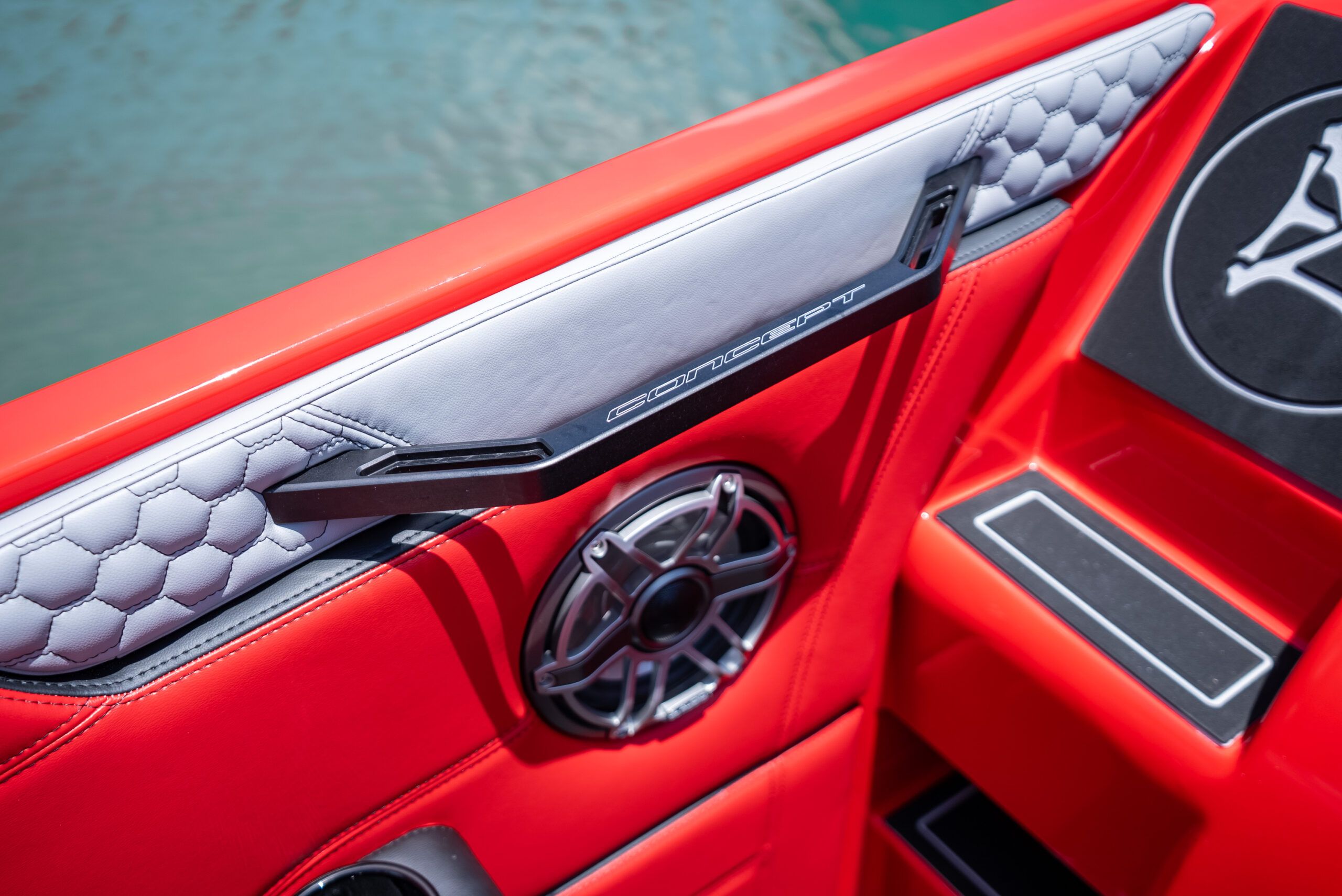 Concept 32 Sport Deck, photo 1