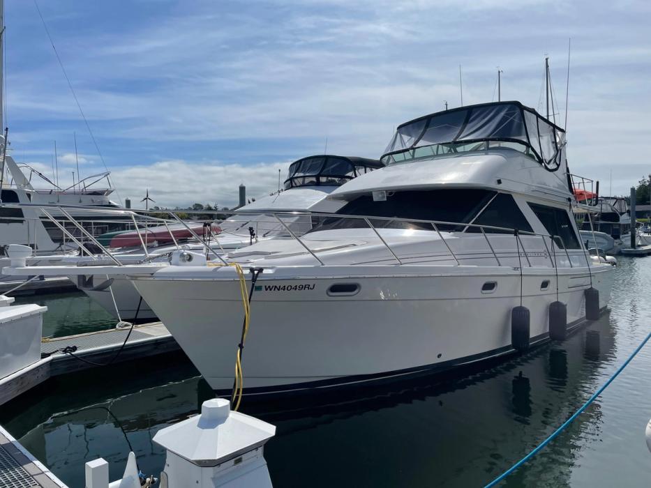 1996 Bayliner 3988 Command Bridge