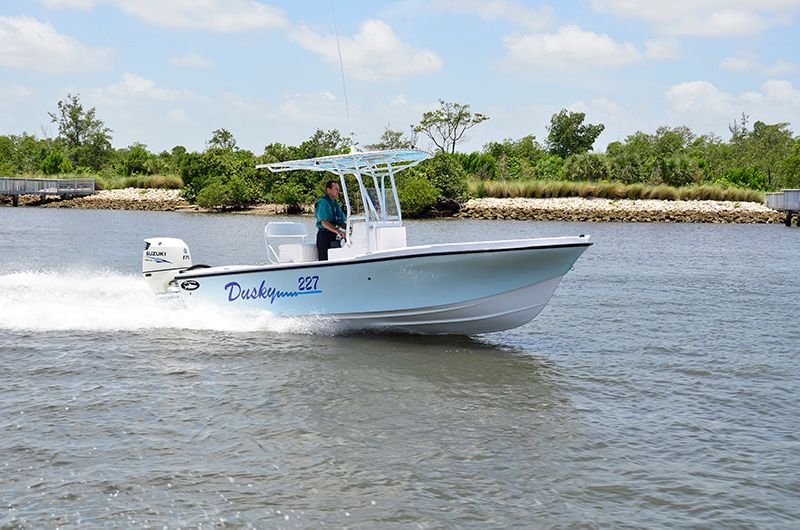 2015 Dusky 227XF w/Deco Boat Lift
