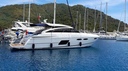 2014 Princess Yachts V52