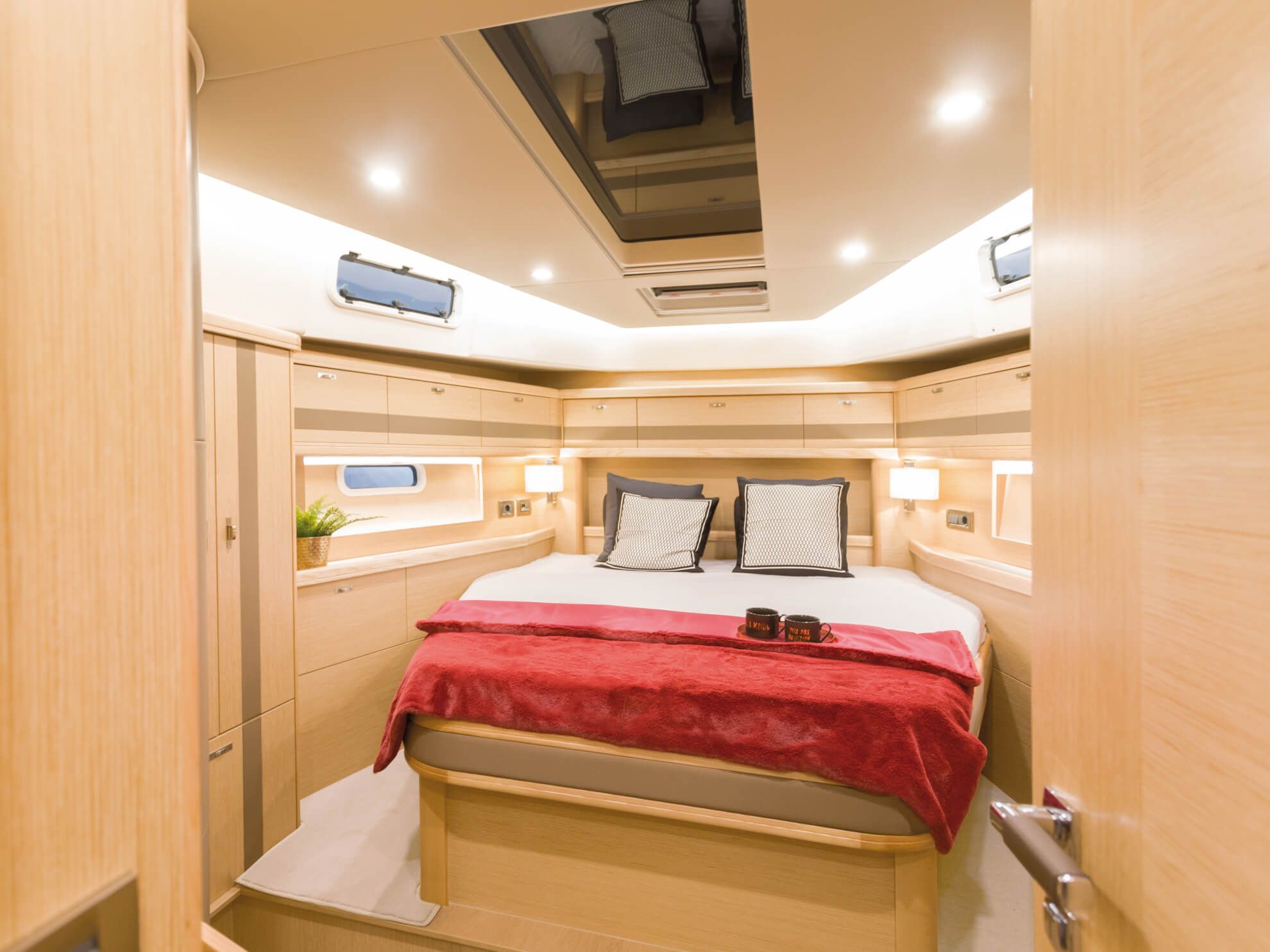 2014 Moody Yachts Decksaloon 54