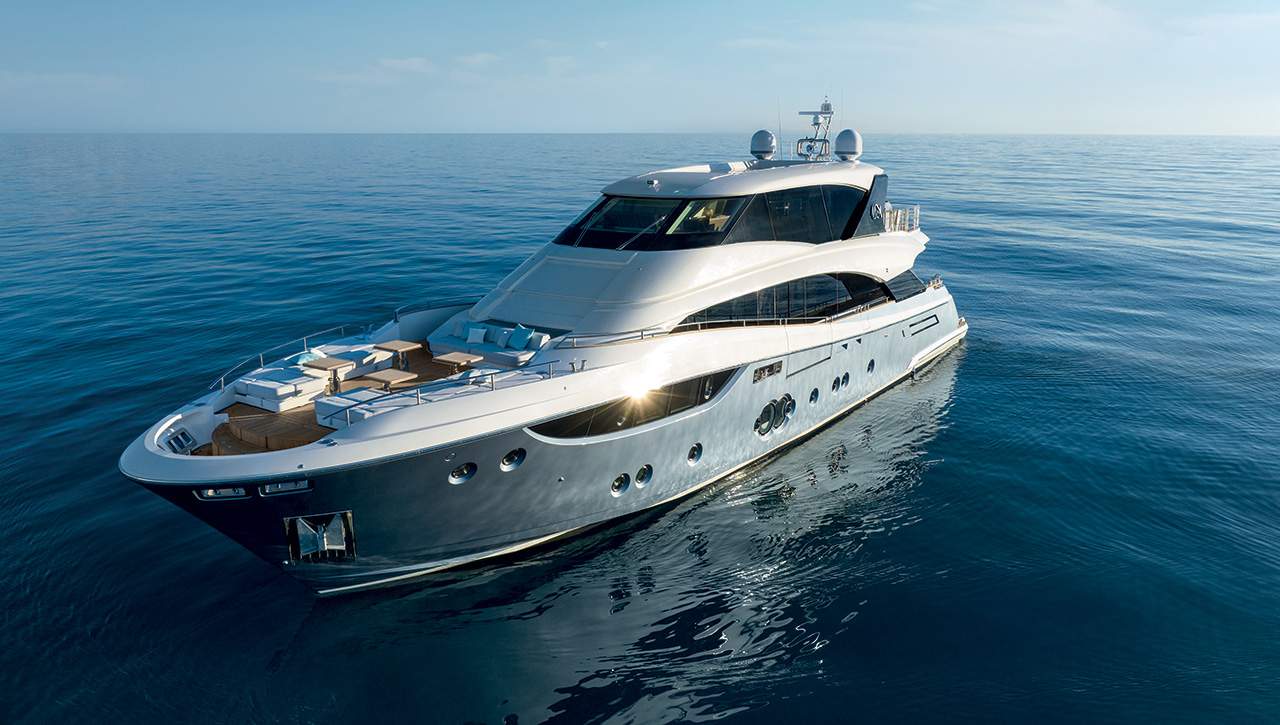 2021 Monte Carlo Yachts MCY 105 Skylounge