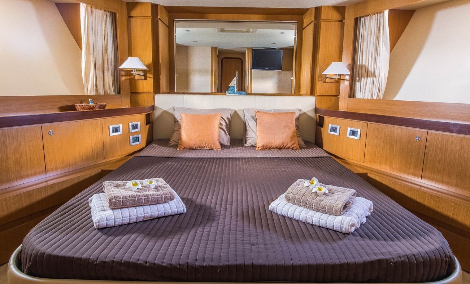 2008 Ferretti Yachts Altura 690