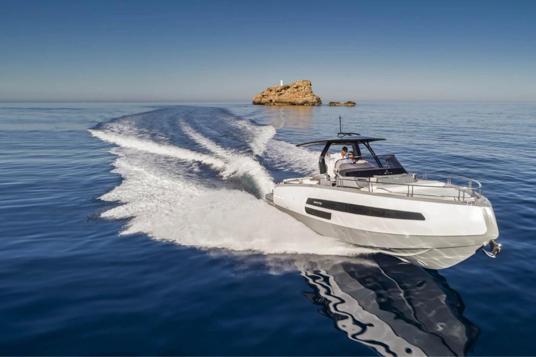 2018 Invictus Yacht GT370