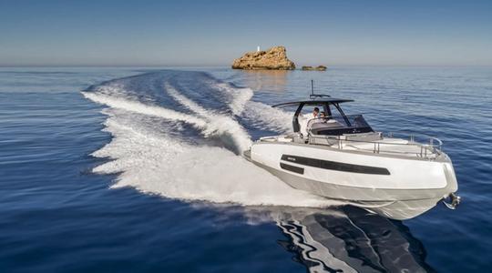 2018 Invictus Yacht GT370