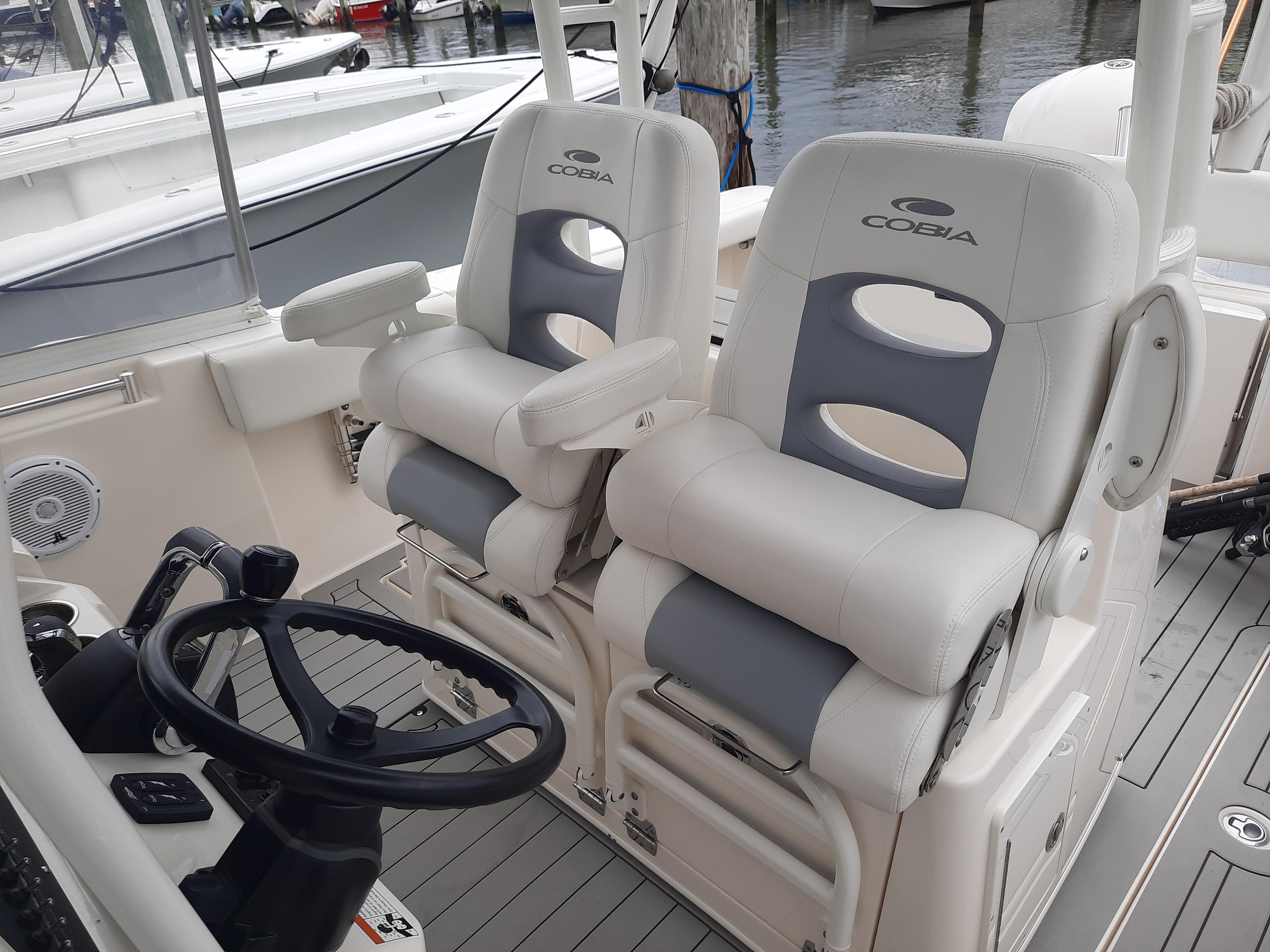 2018 Cobia Boats 301 Center Console