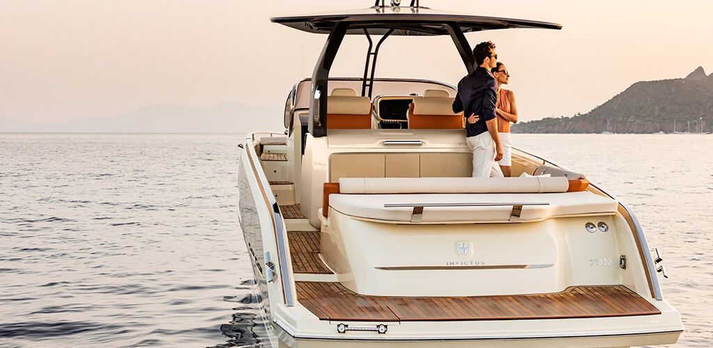 2019 Invictus Yacht GT320