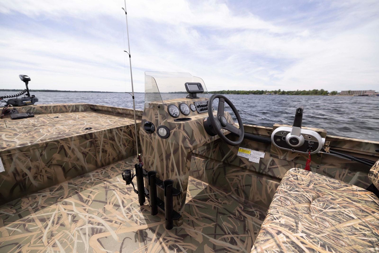 Crestliner 2070 Retriever SCHD detail