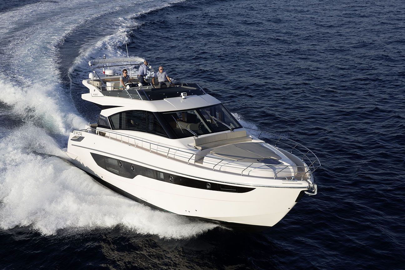 2019 Cayman Yachts F520