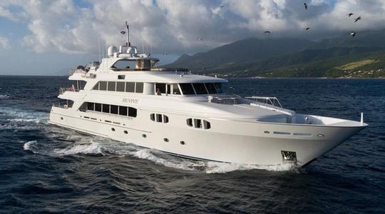 2013 Richmond Yachts Catching Moments