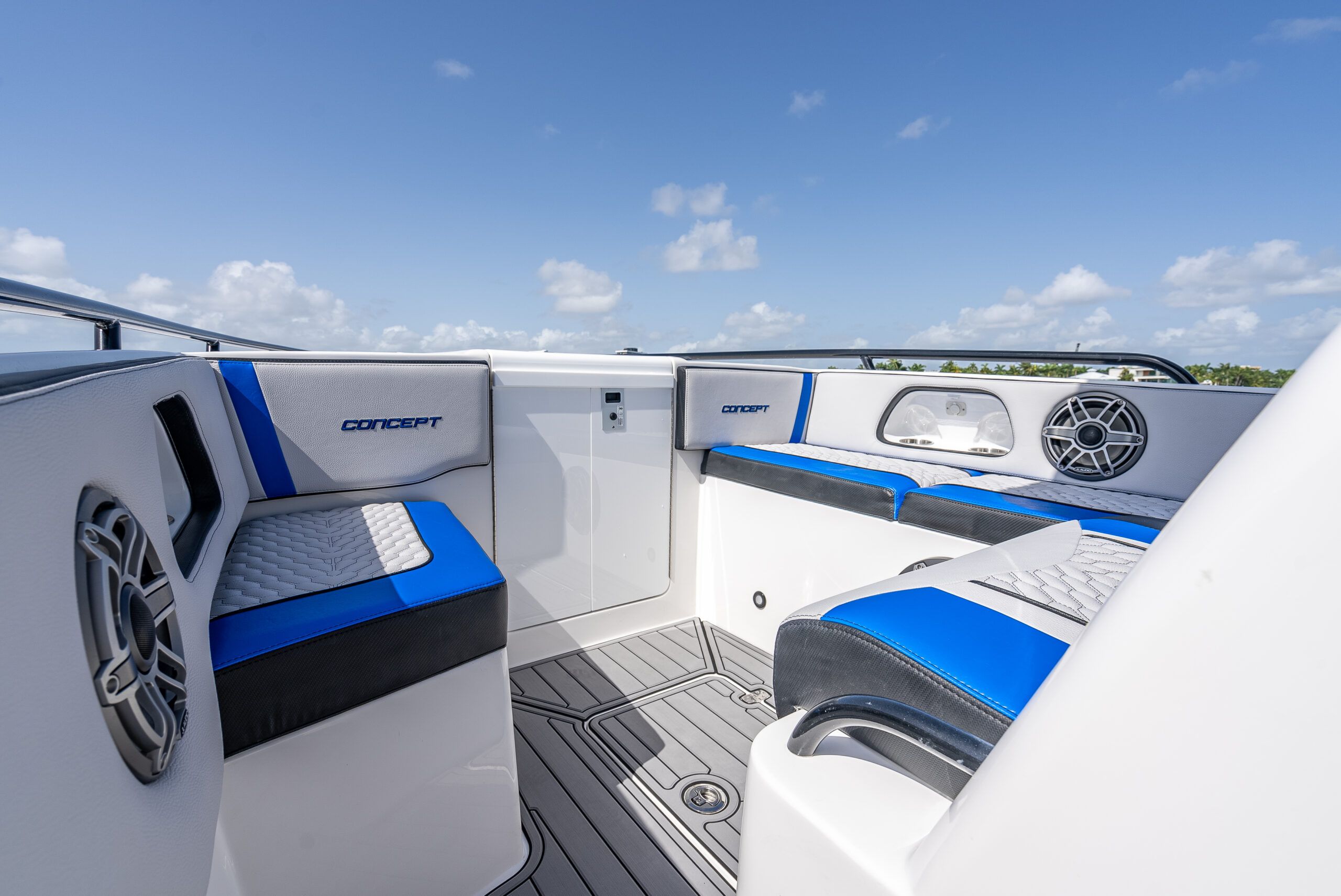 Concept 30 Cuddy Cabin, photo 4
