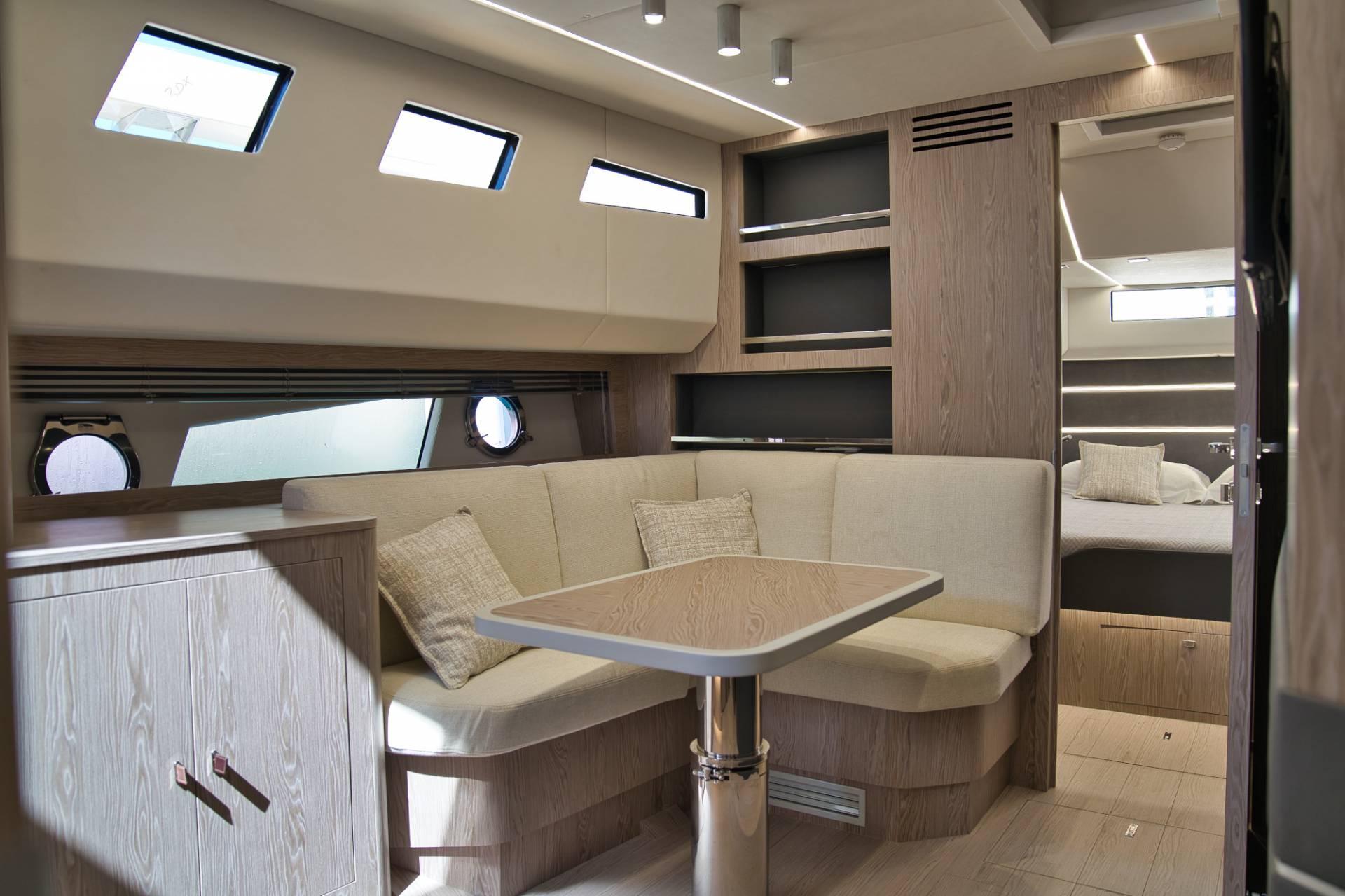 2022 Cayman Yachts 540WA