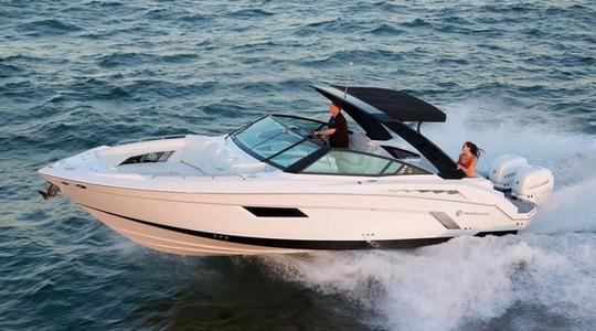 2021 Cruisers Yachts 338 Outboard