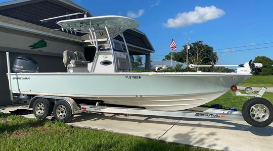 2021 Sportsman Masters 247 Bay Boat