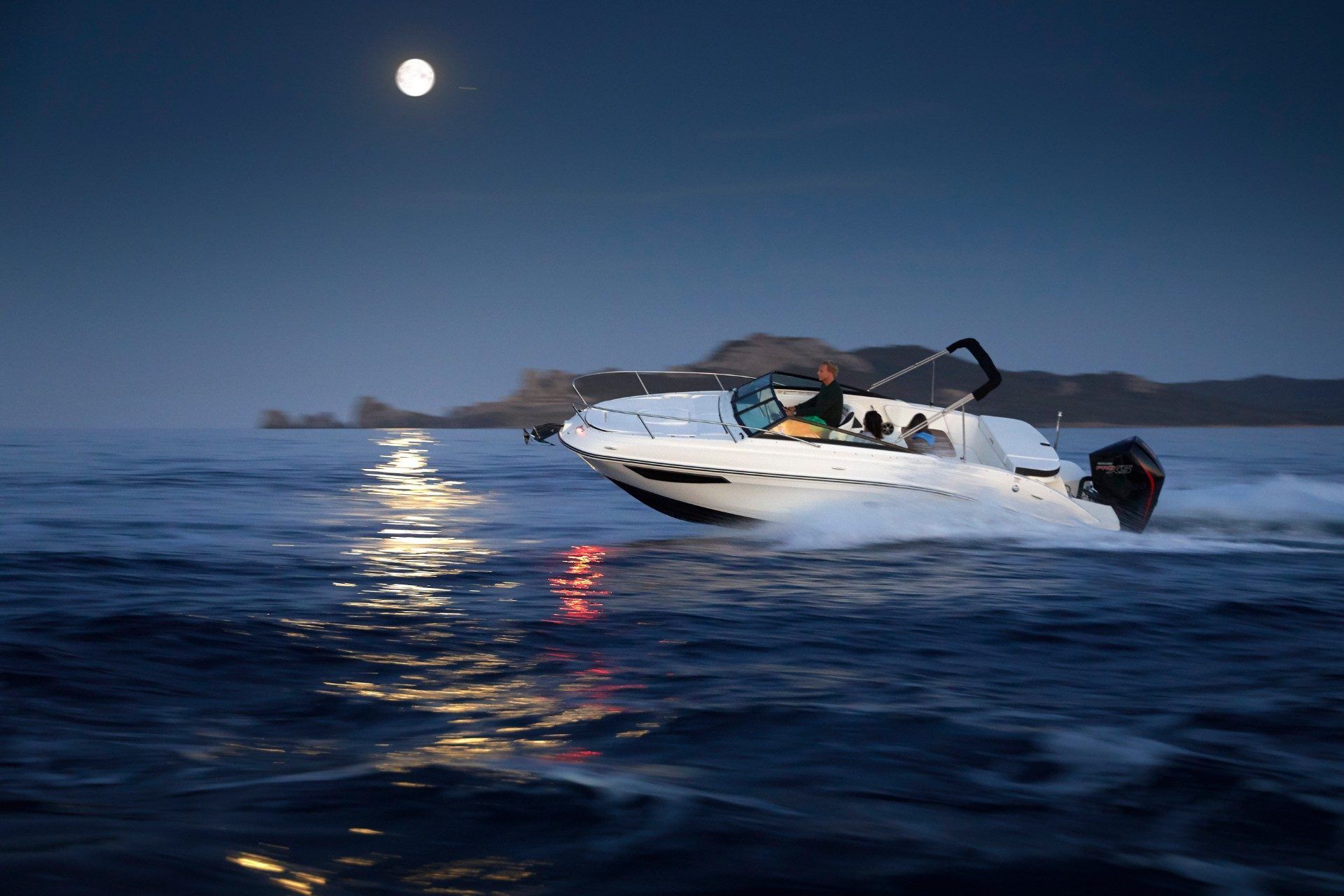 2023 Sea Ray Sun Sport 230 Outboard