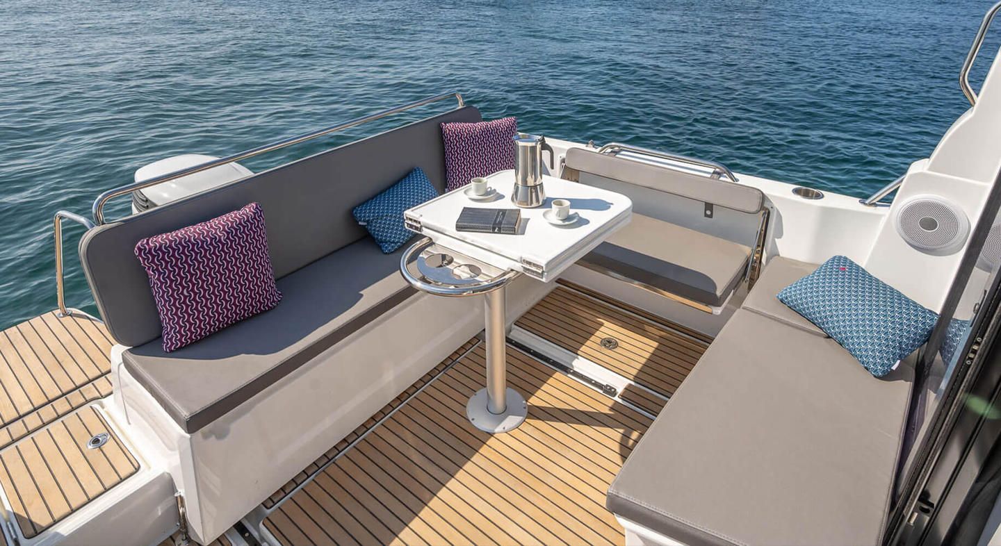 2022 Beneteau Antares 8