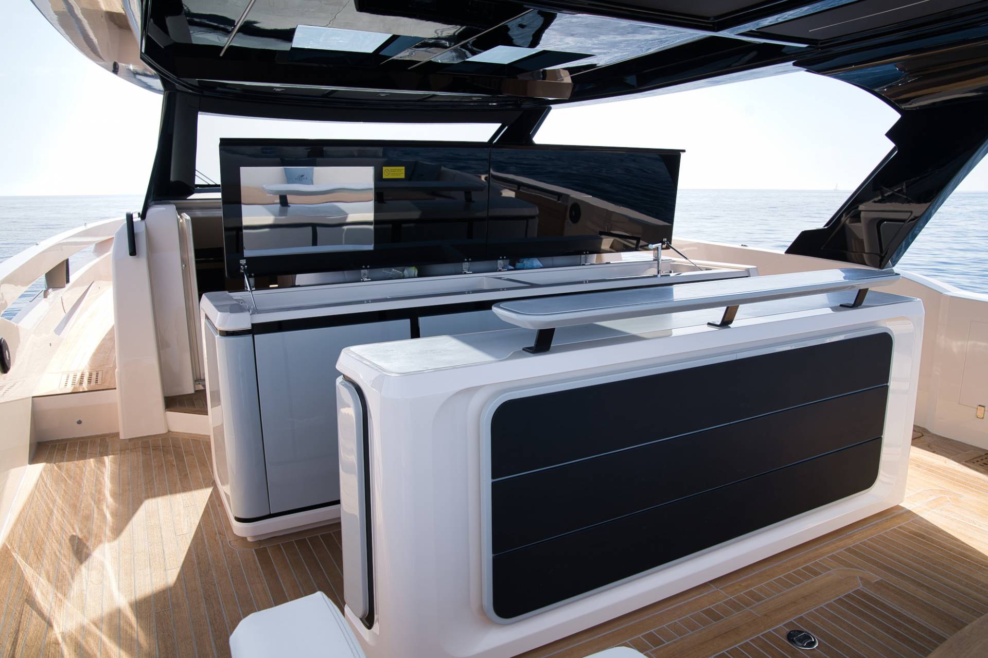 2022 Cayman Yachts 540WA