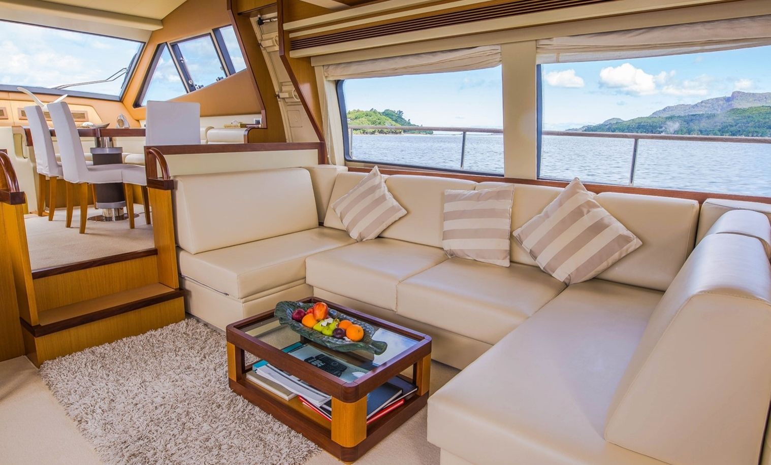 2008 Ferretti Yachts Altura 690