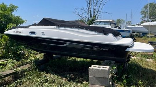 2016 Bayliner 215 Deck Boat