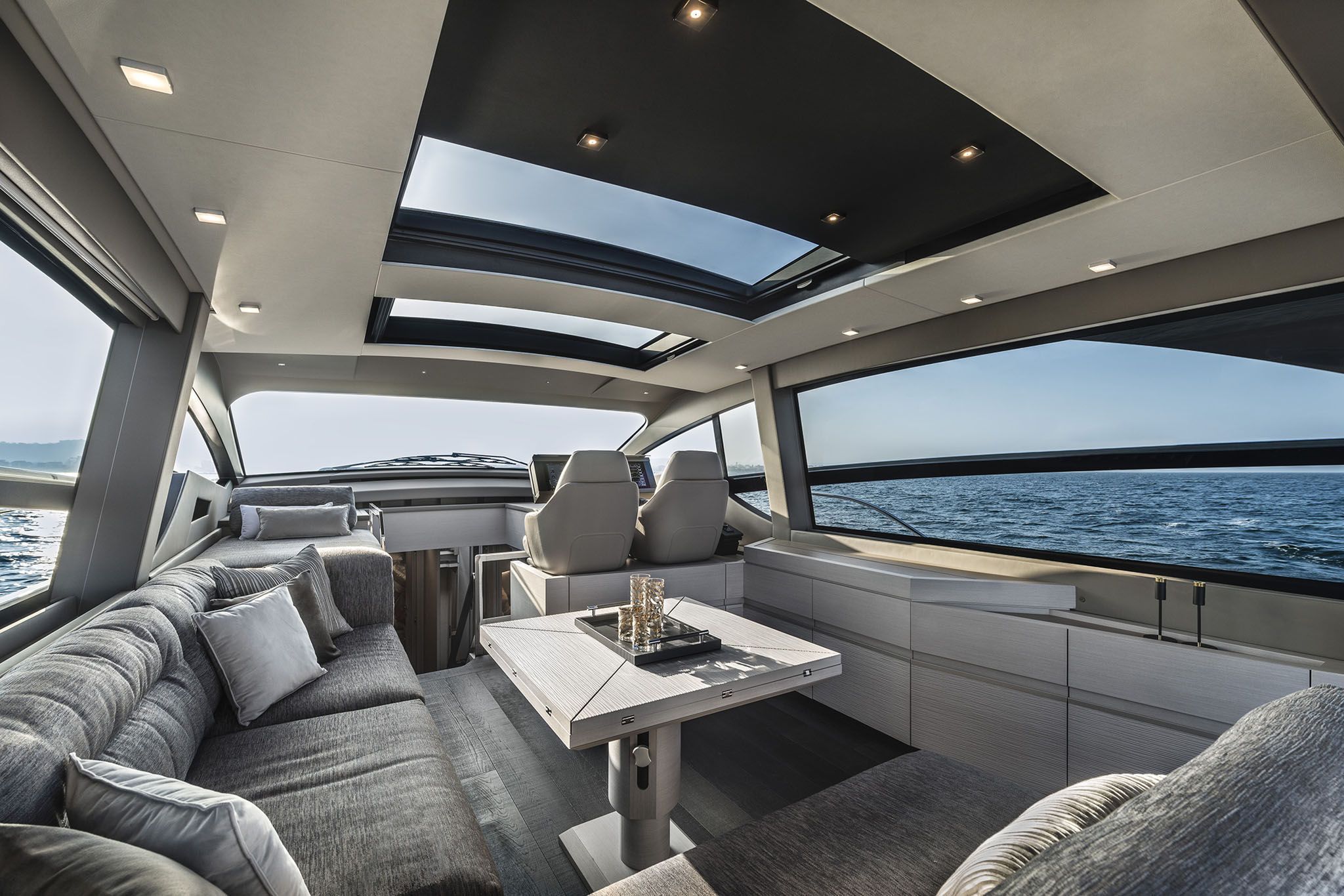 2019 Pershing Yachts 7X
