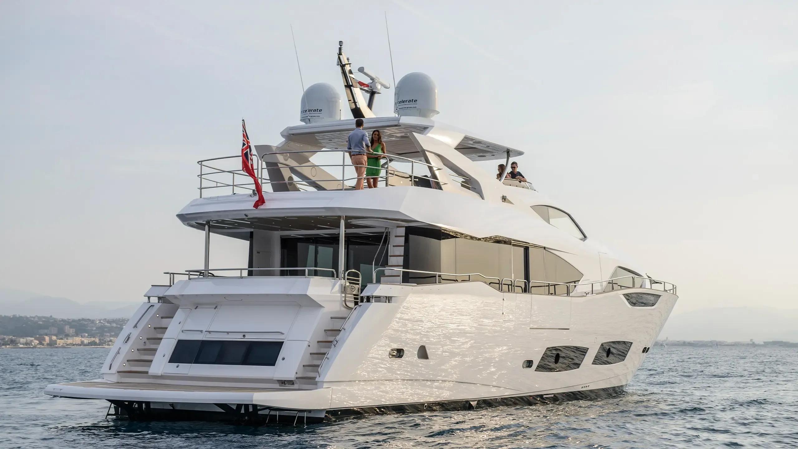 2016 Sunseeker 95 Yacht