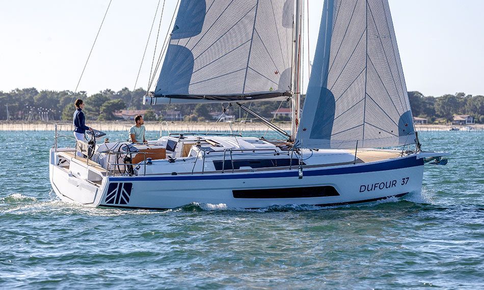 2022 Dufour Yachts 37