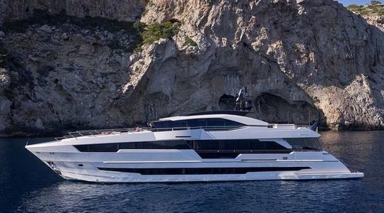 2020 Astondoa 110 Century