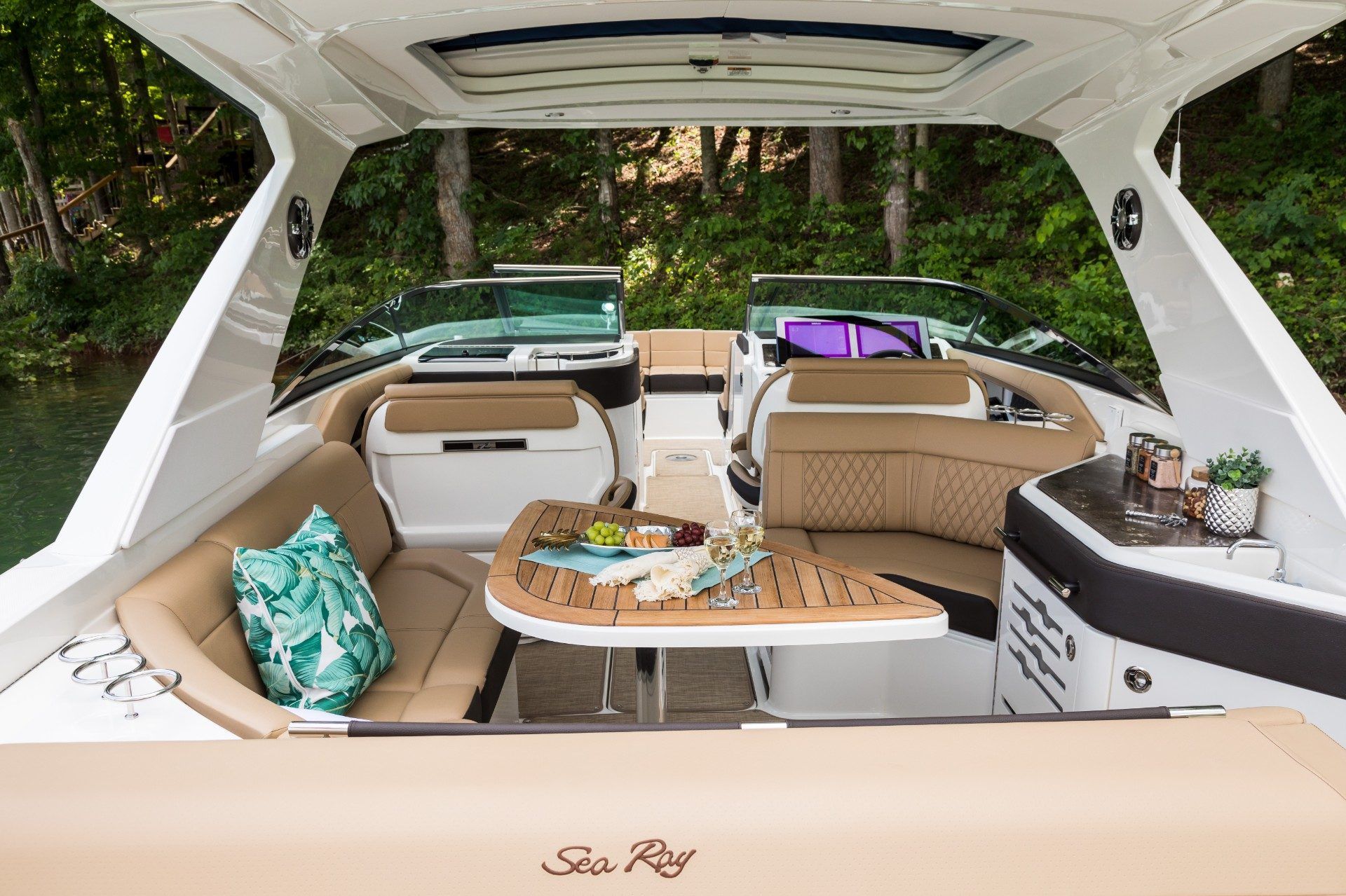 2023 Sea Ray SLX 310 Outboard