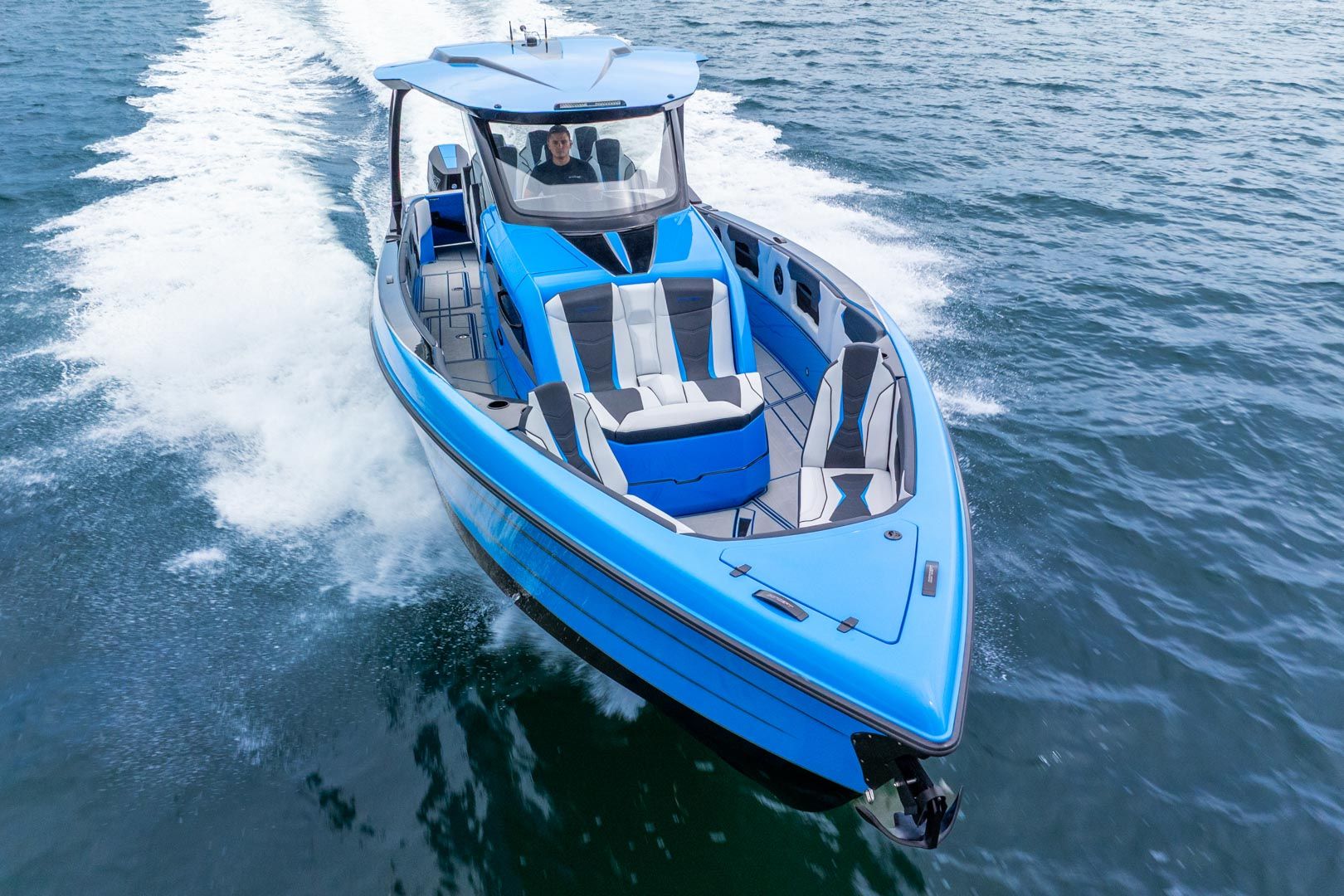 Concept 3600 Open Deck centre console, photo 1