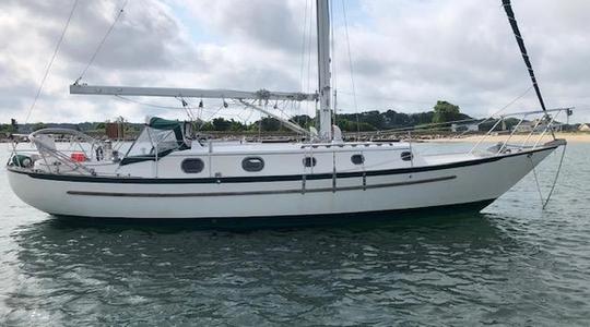 1981 Pacific Seacraft Crealock 37