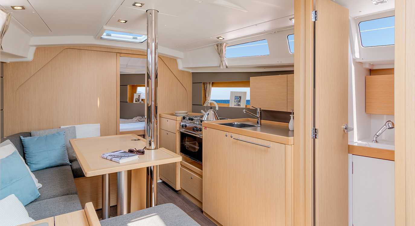 2014 Beneteau Oceanis 35
