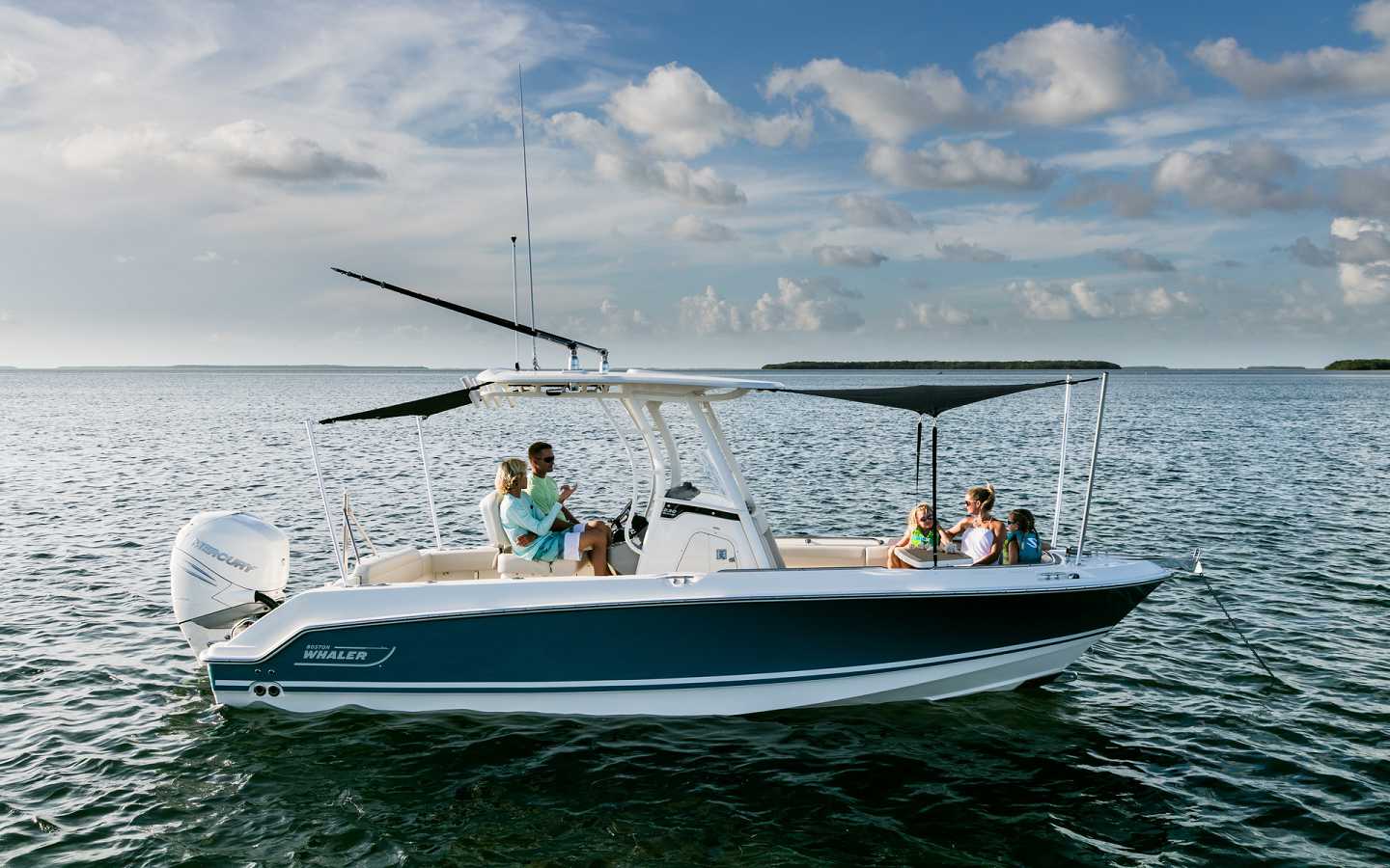 2022 Boston Whaler 230 Outrage