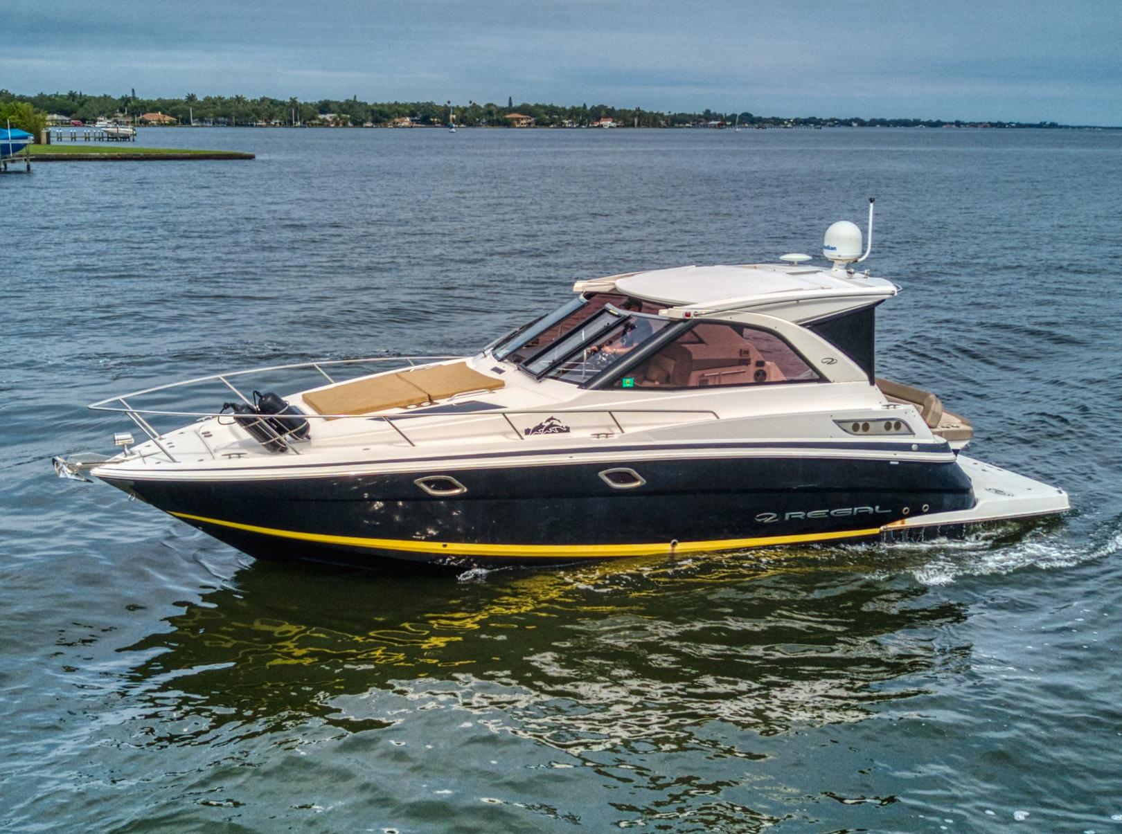 2015 Regal Boats 35 Sport Coupe