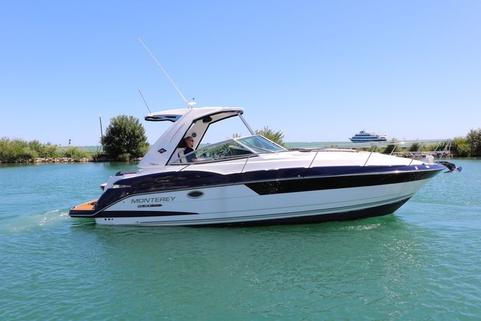 2017 Monterey 355 Sport Yacht