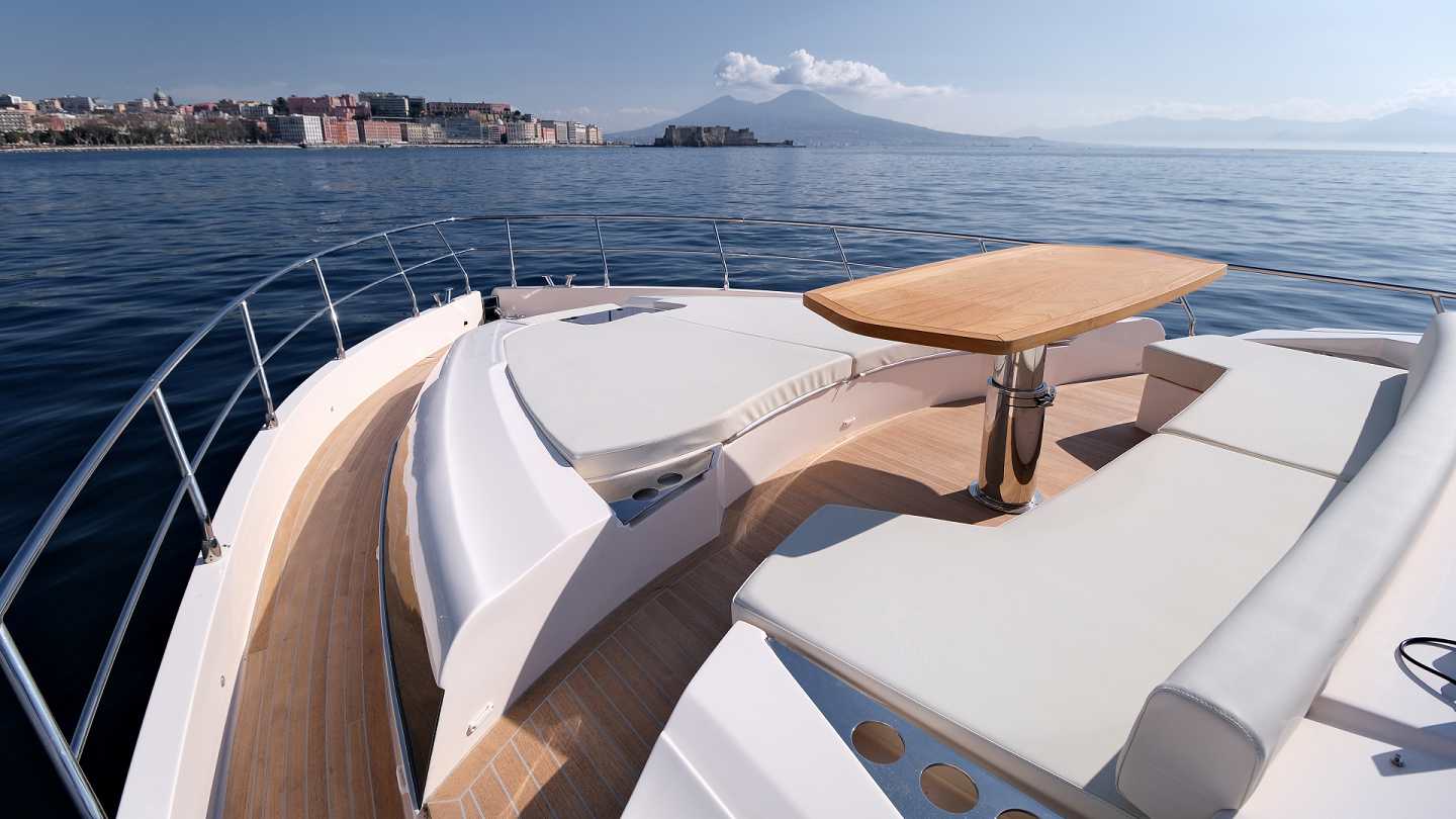 2023 Cayman Yachts S600