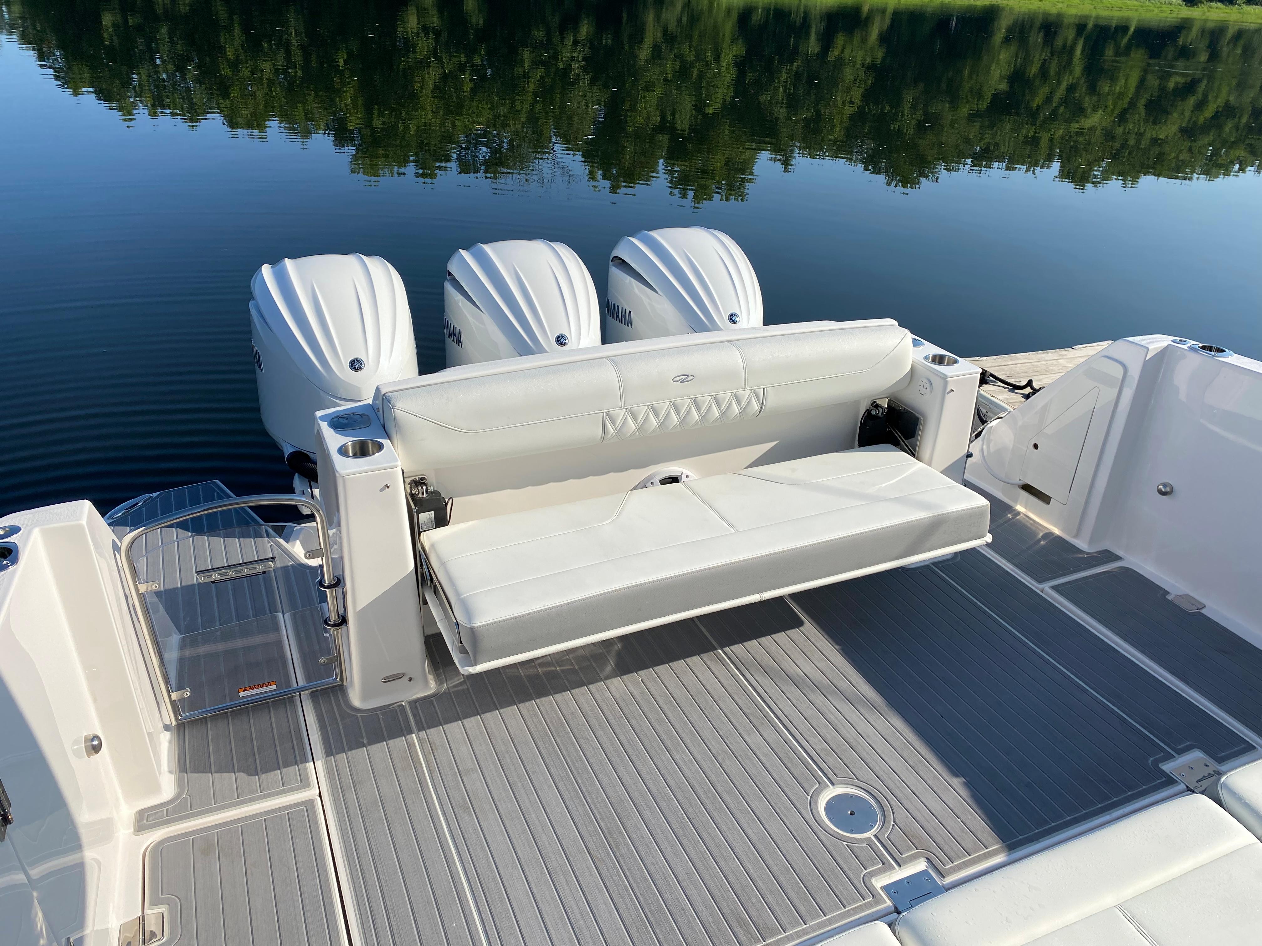 2022 Regal Boats 38 SAV