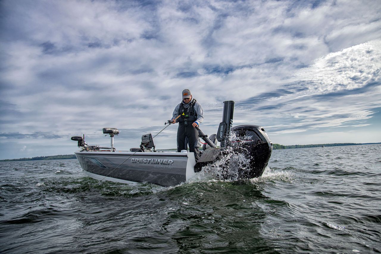Crestliner 1850 Pro Tiller on the water