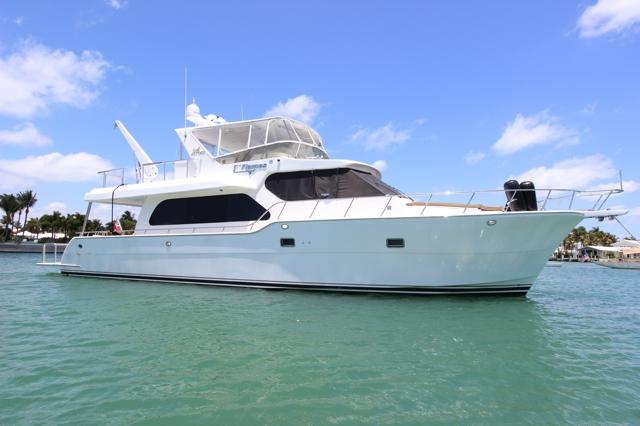 Altima 61 Pilothouse at anchor in turquoise water