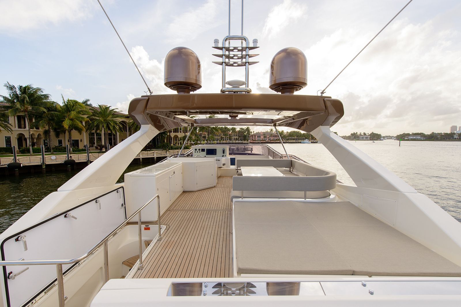 2010 Ferretti Yachts Altura 840