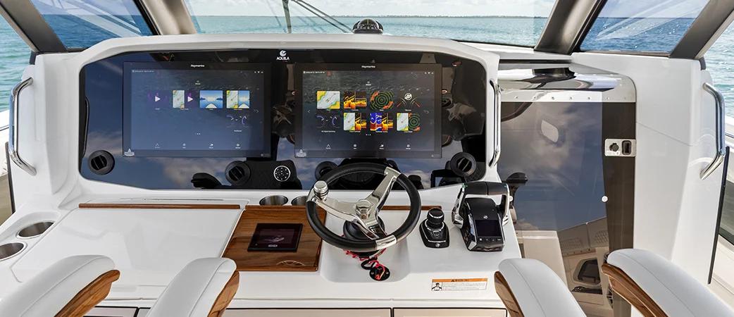 Aquila 47 Molokai helm with twin displays and Stidd seating