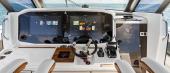 Aquila 47 Molokai helm with twin displays and Stidd seating