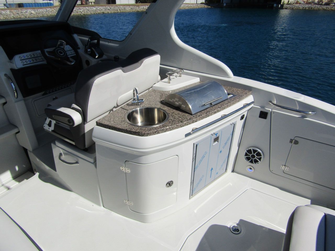 2023 Crownline 310 CRX
