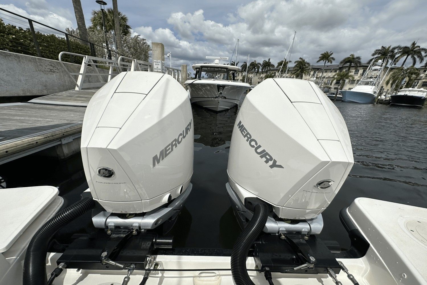 2022 Boston Whaler 325 Conquest