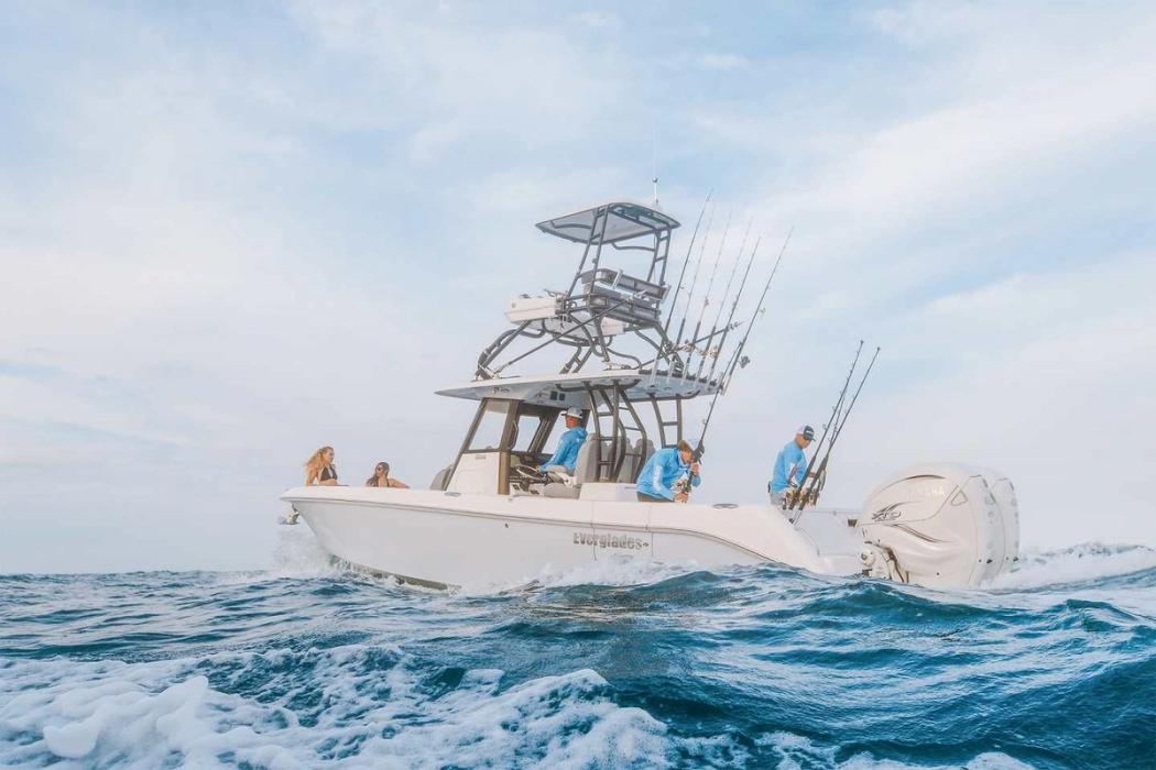 2024 Everglades 335 CC