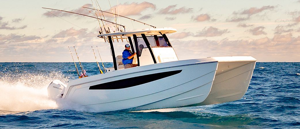 Aquila 28 Molokai centre-console power catamaran running at speed