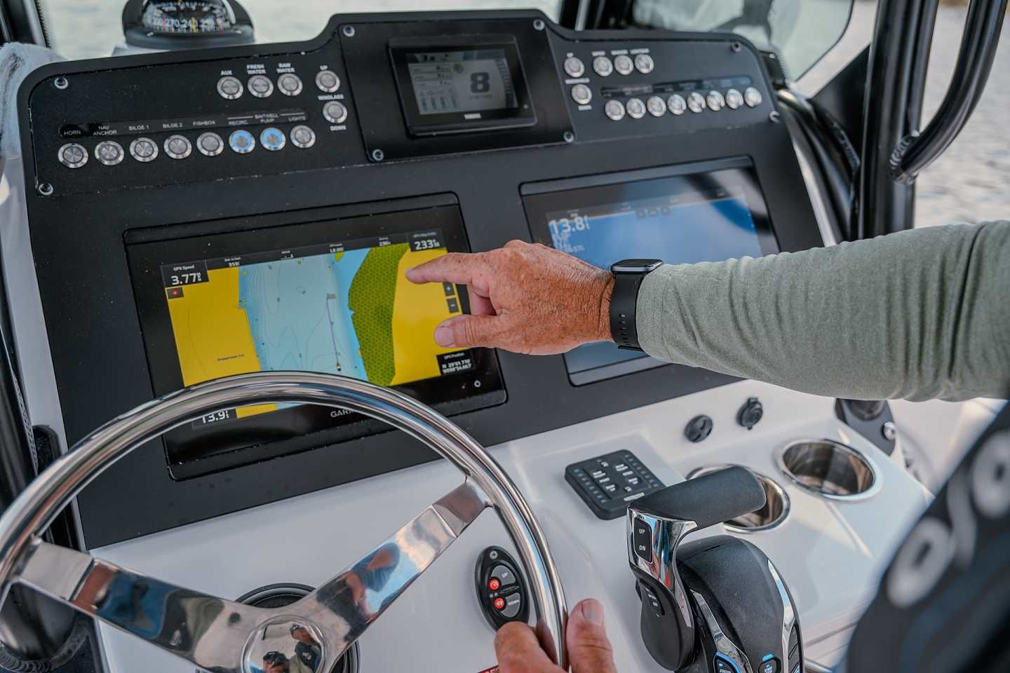 2022 Everglades 253 CC