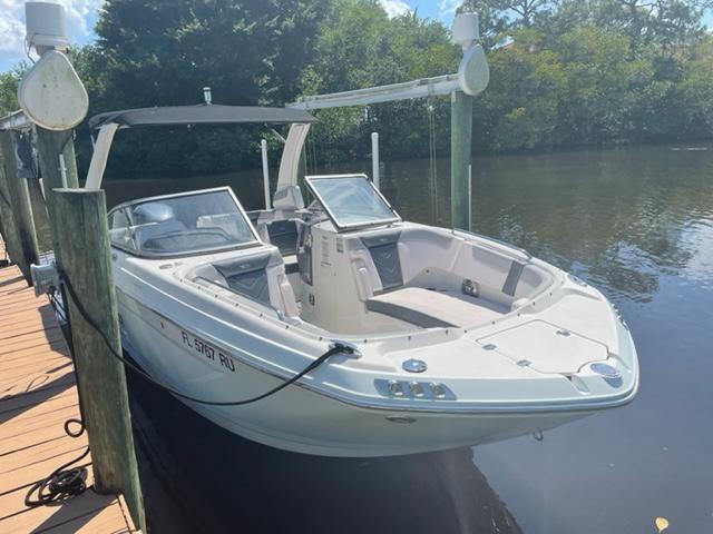 2018 Chaparral Boats 250 Suncoast
