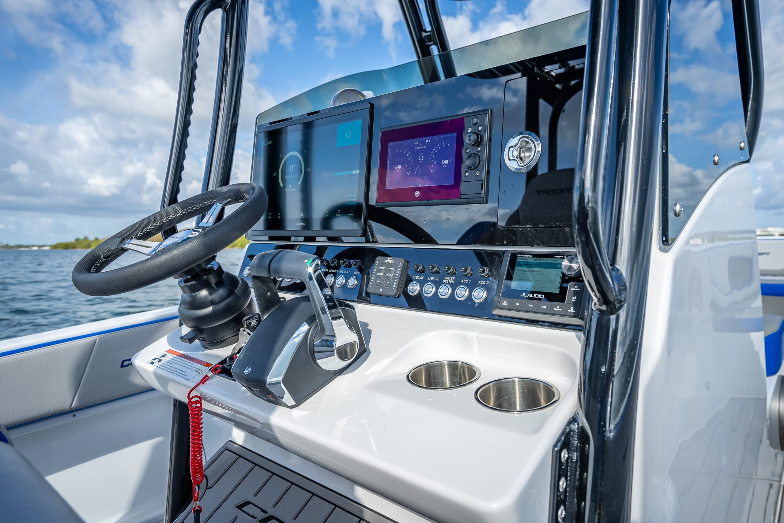 Concept 32 Open Deck centre console, photo 1