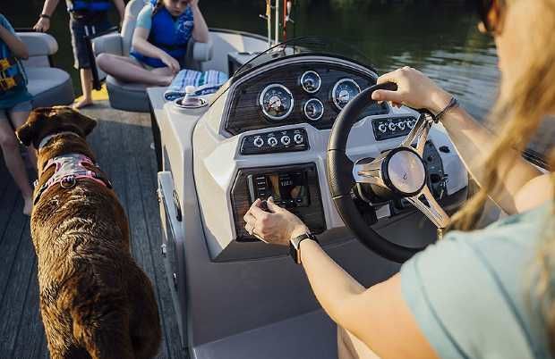2021 Lowe Boats SF 232 Walk Thru